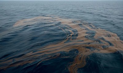 Петрол се разля в Черно море