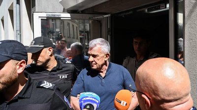 Паскал на свобода срещу 50 бона