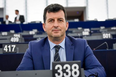 Асим Адемов се подигра на Ивелин: Делегация на "Величие" в ООН! Голям смях, късометражен виц