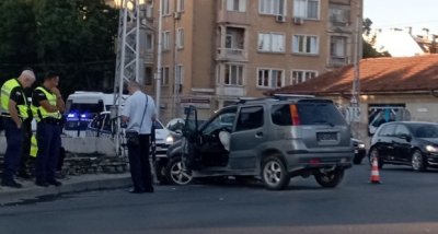 Пиян 18-годишен пловдивчанин предизвика катастрофа и се опита да избяга