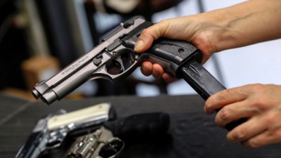 Базмилостни: Девойки в Швеция се предлагат за наемни убийци на мафията 