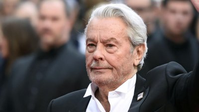 Малкият син на Ален Делон поиска отмяна на завещанието му