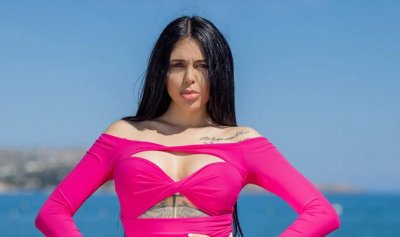 Емили от "Ергенът" лежала за побой с прът
