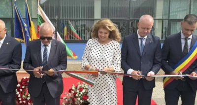 Илияна Йотова би звънеца на най-старото българско училище в чужбина