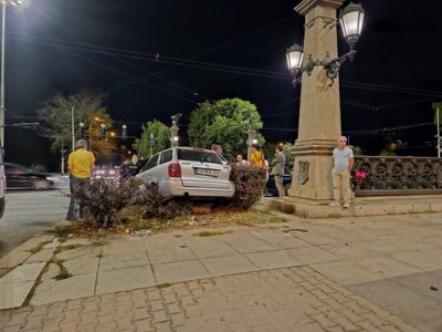 Пак ПТП в тъмна София: Три коли се удариха на "Орлов мост"