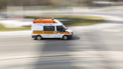 Работник е с опасност за живота след падане от скала