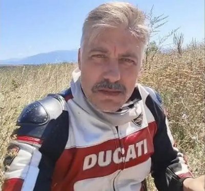 Този дядка Владо Карамазов ли е?