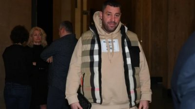 На вниманието на КАТ! Миро Дзвера продава „удавени“ и опасни коли