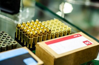 Иззеха голямо количество боеприпаси от склад на магазин в Казанлък