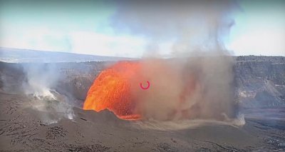 За 32-ри път: Вулканът Килауеа на Хаваите изхвърли лава на 100 метра височина