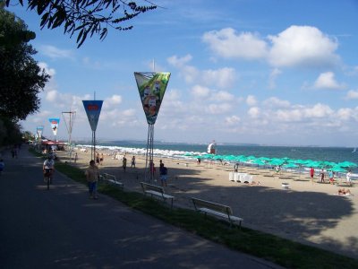 Плажът на Бургас се превръща в луксозен безплатен къмпинг