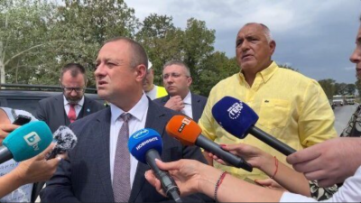 Половин България е без вода, а строителният министър е на екскурзия в Китай 