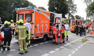 Кола се вряза в група от хора в Берлин
