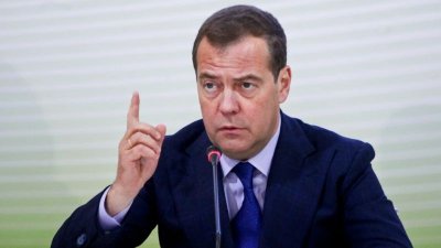 Медведев: Русия ще върне замразените си активи чрез украинските земи