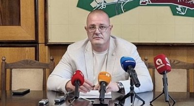 Шефът на полицията в Русе пребит пред жена си и детето