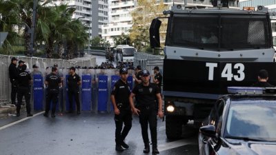 16 годишен застреля двама полицаи в Измир