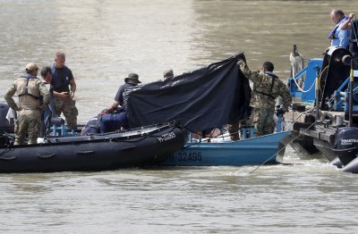 Лодка с мигранти се обърна в Дунав, шестима изчезнаха