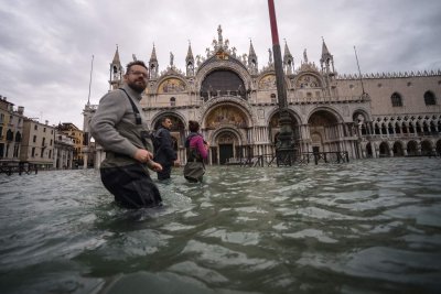 Венеция отново под вода!