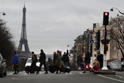 Бунтовете срещу пенсионната реформа във Франция продължават вече 23 дни
