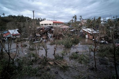 Тайфун със скорост 150 км/ч достигна Филипините