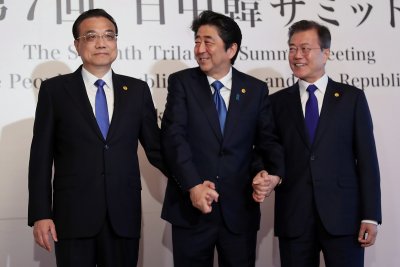 Лидерите на Япония и Южна Корея ще се срещнат в Китай