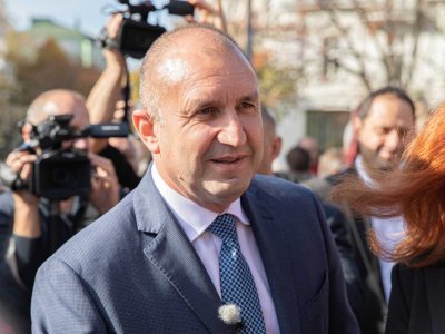 Радев говори по телефона с емира на Катар 