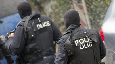 Криминалисти влязоха в Община Горна Оряховица, намериха "копачки" за криптовалута (ПОДРОБНОСТИ)