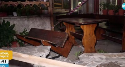 Кола се вряза в баничарница в Асеновград