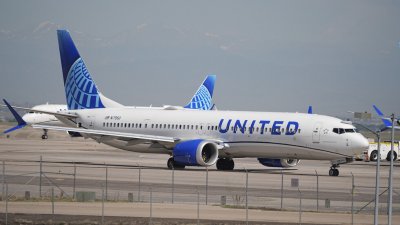 Пожар в товарното приземи аварийно "Боинг 737" от Токио за Филипините 