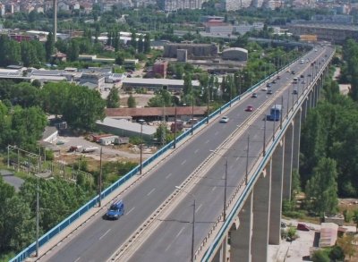 Пожар пламна под Аспаруховия мост във Варна