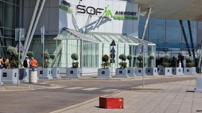 От стекове с цигари започнал боят на летището в София (ВИДЕО)