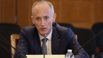 Министър Вълчев ще открие новата учебна година в две училища