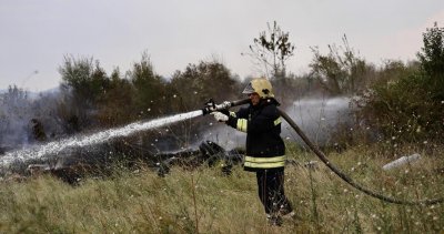 Продължава гасенето на пожара в природен парк "Рилски манастир"
