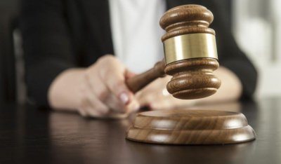 Върнаха на родителите младежите, ограбили бижутерски магазин в Дупница