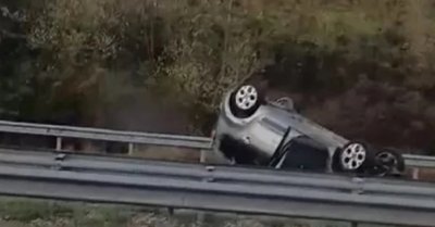 Автомобил се обърна и изгоря на магистралата край Варна
