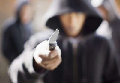 Двама младежи са предадени на съд за грабеж на 17-годишно момче в София