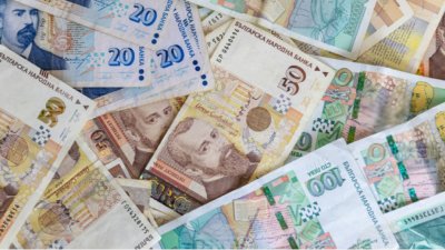 Еврото идва: Банкнотите в обращение у нас намаляват с 9% от началото на годината