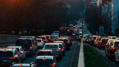 Пловдив забранява старите коли да се движат в центъра