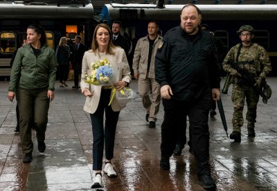 Председателят на ЕП Роберта Мецола пристигна в Киев