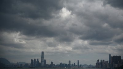 Заради супертайфун: Китай и Хонконг затварят училища, отмениха полети 