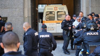 Починалият на протеста полицай имал сериозни сърдечни проблеми
