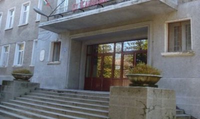 Непълнолетен ученик от Спортно училище Стефан Караджа в Хасково е