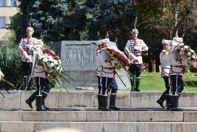 В София честванията за Деня на независимостта започнаха пред паметника