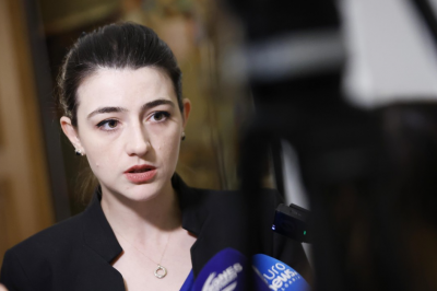 Лена към Пеевски и Борисов: Държавата не ви е бащиния
