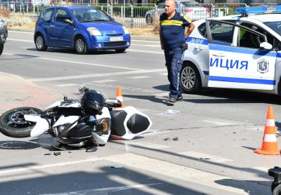 Моторист се удари в дърво край Варна и загина 