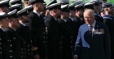 Крал Чарлз III приветства атомни подводници