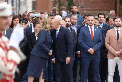 Радев застава зад Йотова за президент? 