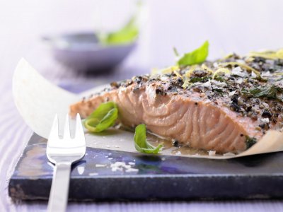 Риба с пиперена коричка и босилек