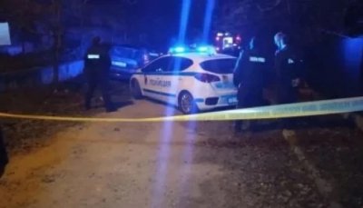 Мъж с психични отклонения уби съседа си в Белащица
