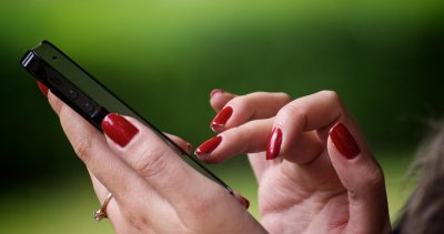 Телефоните ще направят излишни пластиките за карти и билети в София